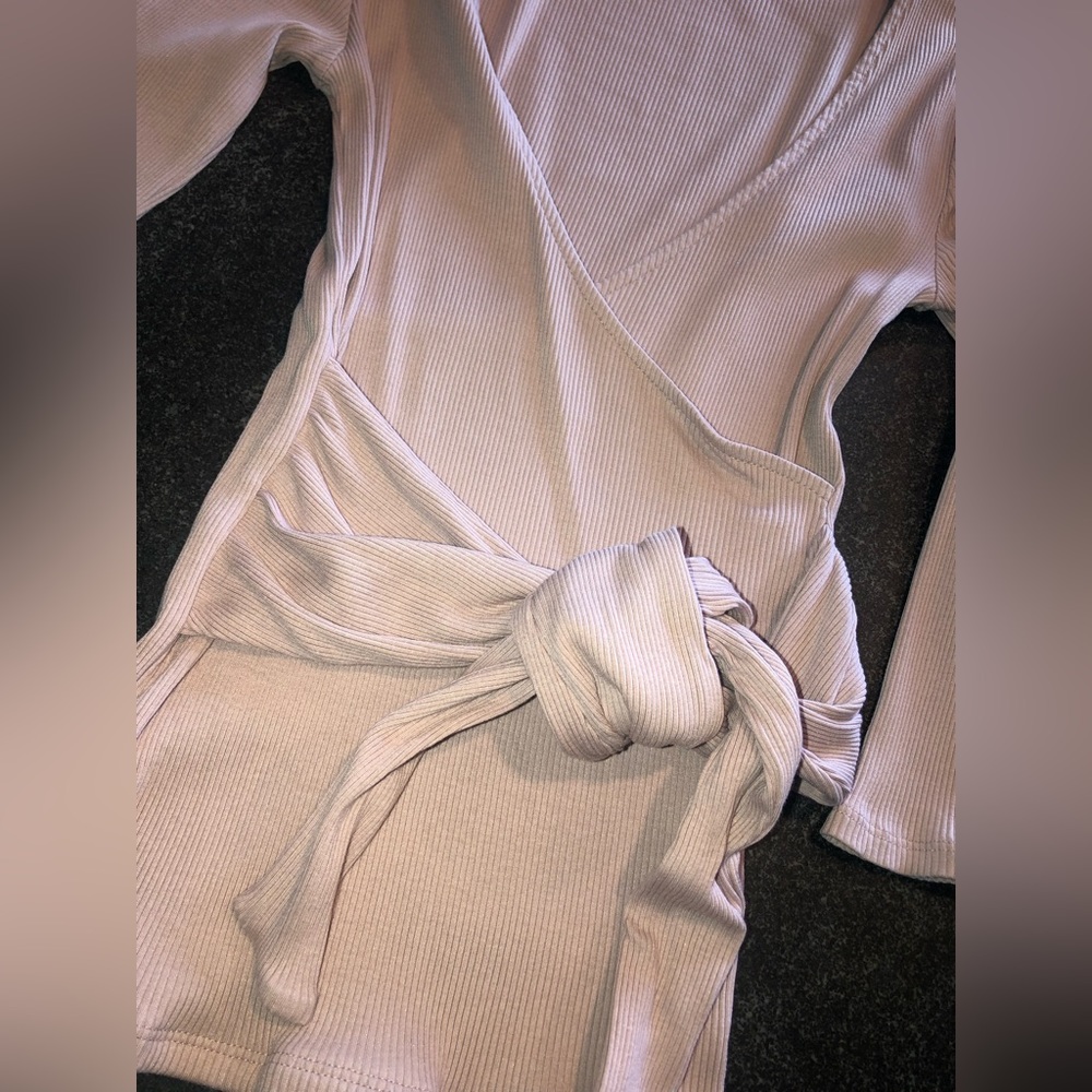 Express pale blush plunge top - Picture 4 of 5